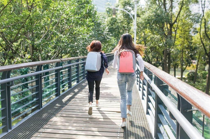 Batoh proti krádeži na notebook a tablet Bobby Compact (šedomodrý)