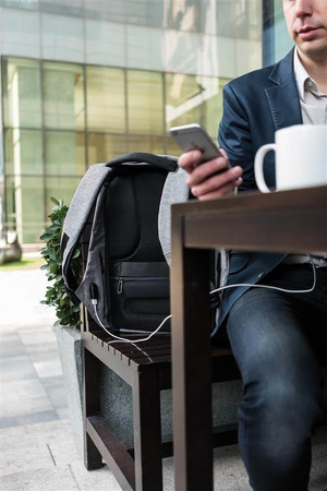 Batoh proti krádeži na notebook a tablet Bobby Compact (šedo-černý)